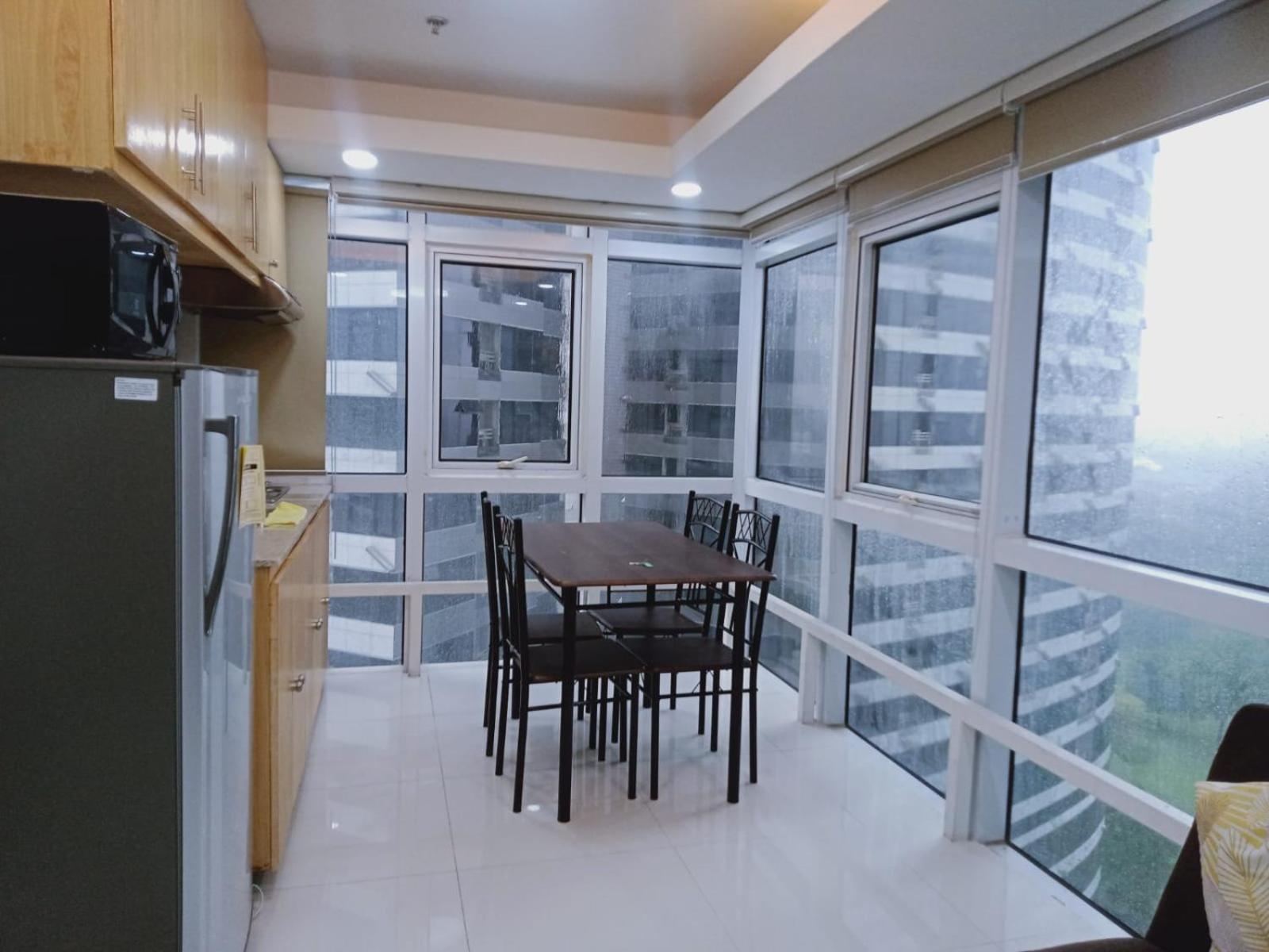2 Bedrooms Units Forbes Area 5Th Avenue Bgc Center Μανίλα Εξωτερικό φωτογραφία
